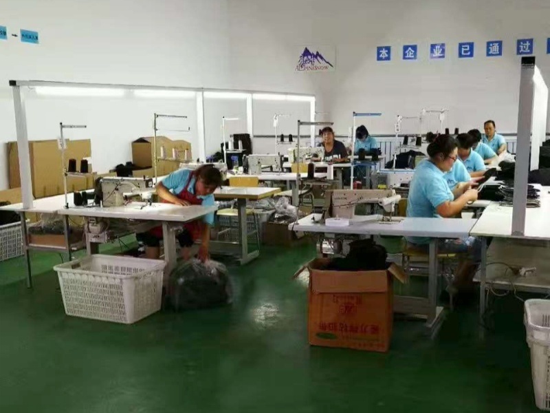 Hebei Zhaoyang Medical Instrument Co., Ltd. linia produkcyjna producenta